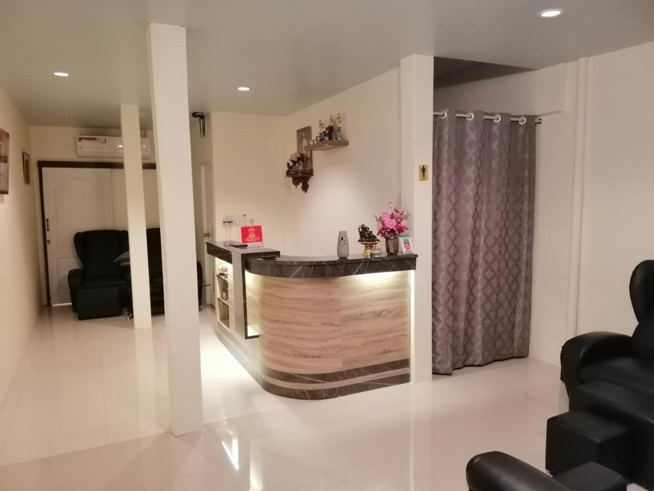 The Baan Nathong Hostel Bangkok Buitenkant foto