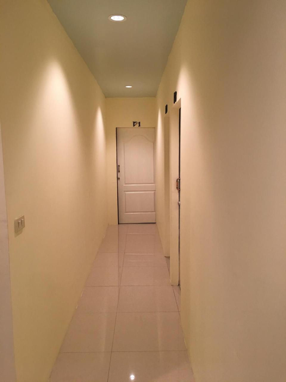 The Baan Nathong Hostel Bangkok Buitenkant foto