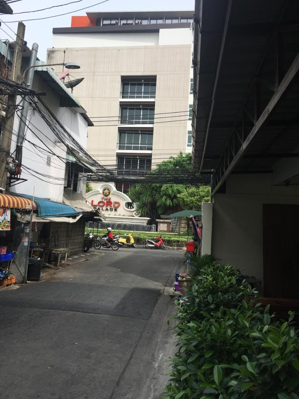 The Baan Nathong Hostel Bangkok Buitenkant foto