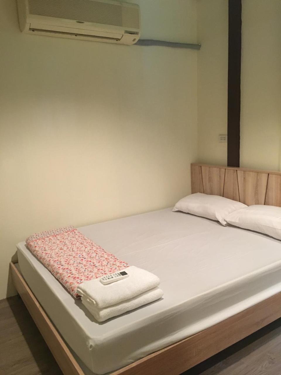 The Baan Nathong Hostel Bangkok Buitenkant foto