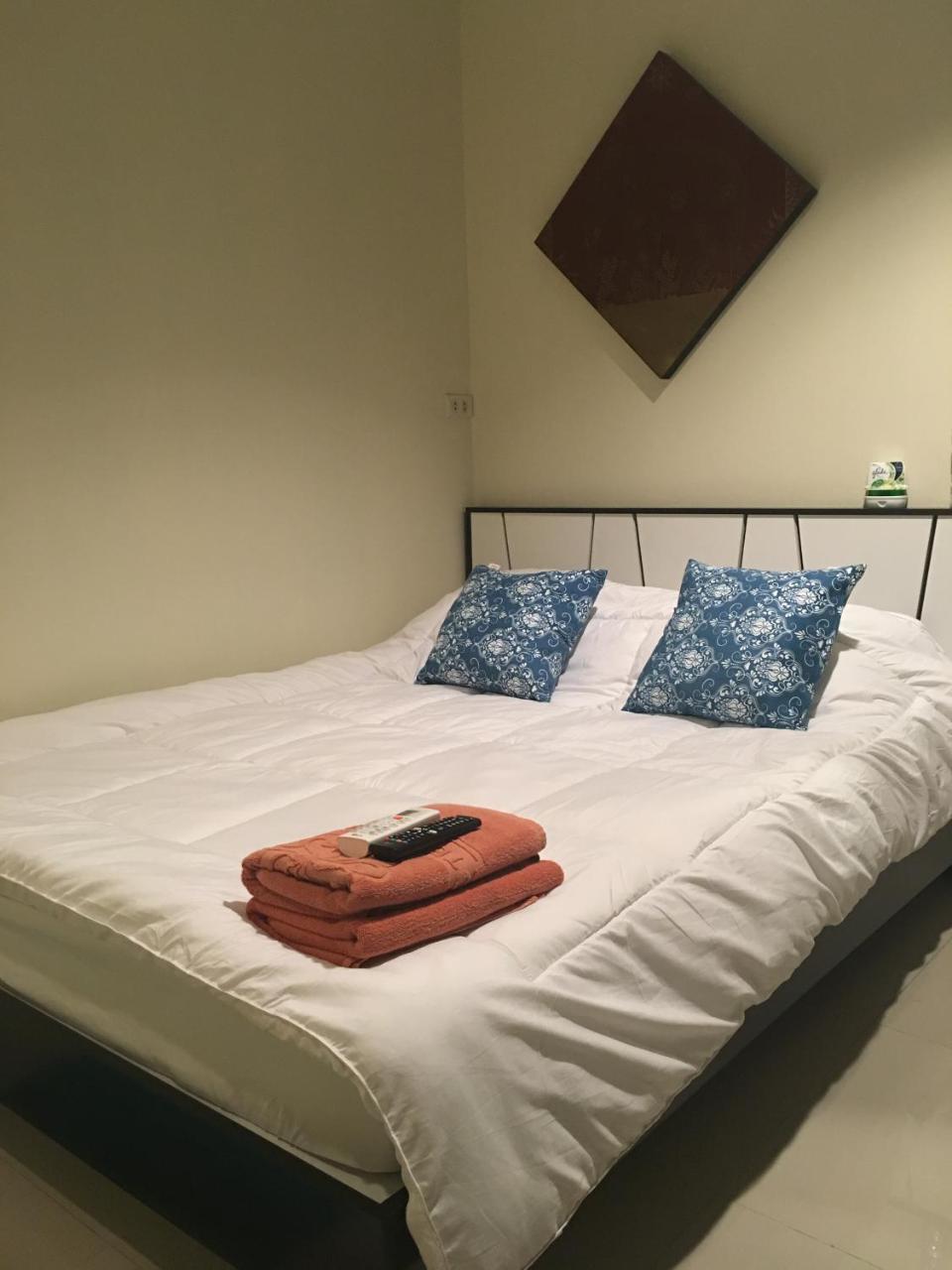 The Baan Nathong Hostel Bangkok Buitenkant foto