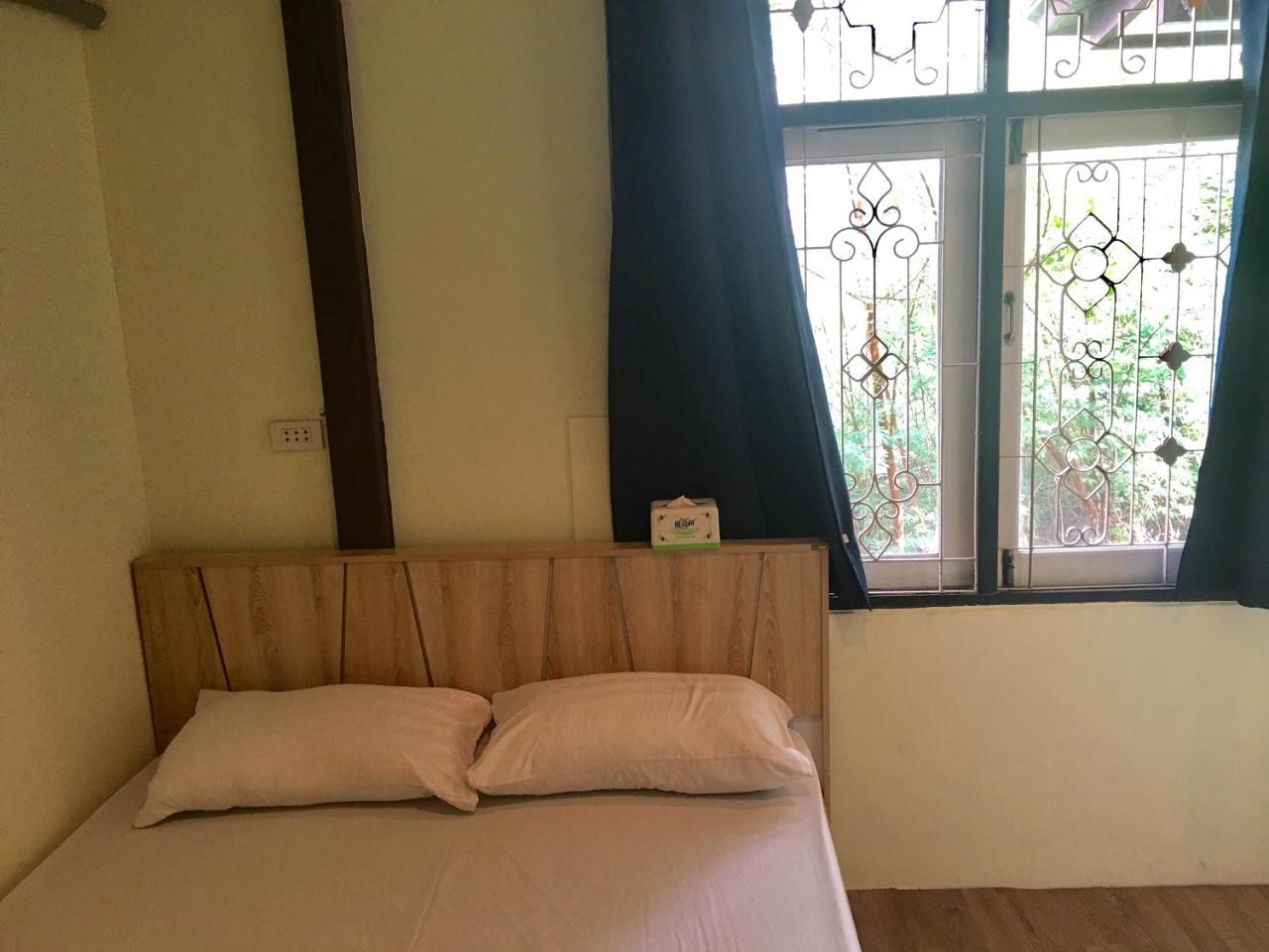 The Baan Nathong Hostel Bangkok Buitenkant foto